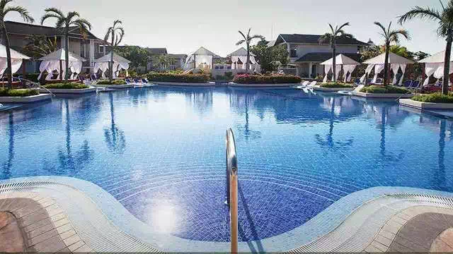 Pool Royalton Cayo