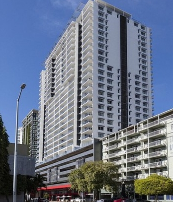 View of the Oaks Elan Hotel in Darwin