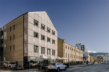 View of the Salamanca Wharf Hotel in Tasmania