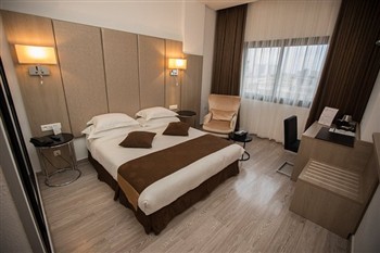 View of the Best Western Colombe Hotel in Oran