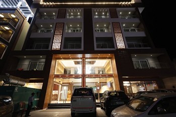 View of the Pride Biznotel Canopus in Digha