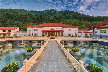 View of the The Lalit Grand Palace in Srinagar