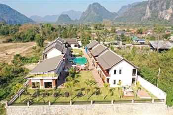 View of the Saksiri Riverside Boutique Hotel in Vang Vieng