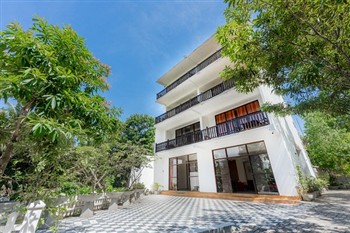 View of the Hotel Vacanza in Mirissa