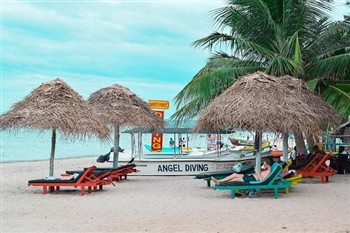 View of the Golden Beach Cottages in Trincomalee