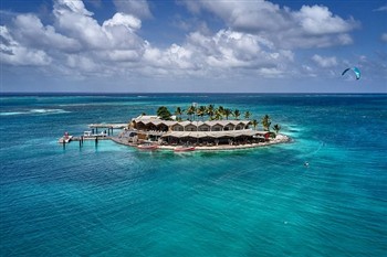 View of the Saba Rock Resort in Virgin Islands