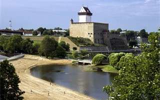 narva river beach
