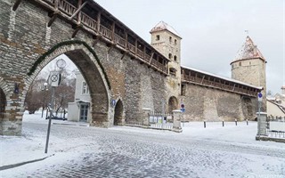 tallinn town wall