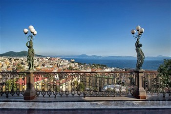 View of the Grand Hotel Parkers in Naples