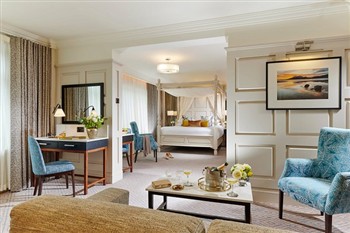 View of the Castlecourt Hotel in Westport