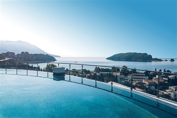 View of the Iberostar Waves Slavija in Budva