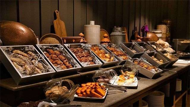 Domes Lake breakfast buffet