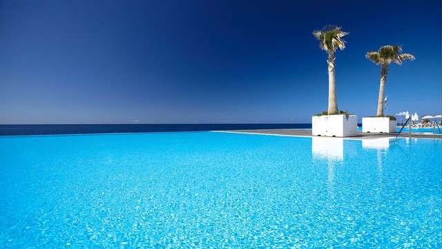 Vidamar Resort infinity pool