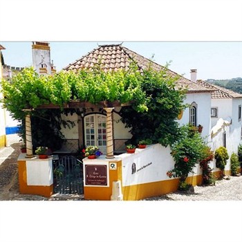 View of the Casa de S Thiago do Castelo