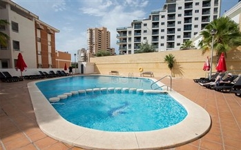 View of the Hotel La Familia Gallo Rojo in Campello