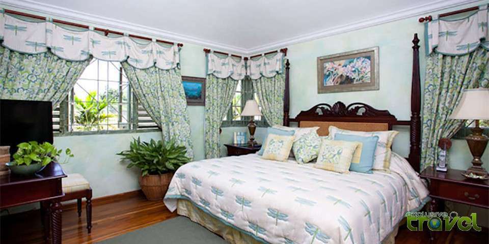 top villa downstairs bedroom