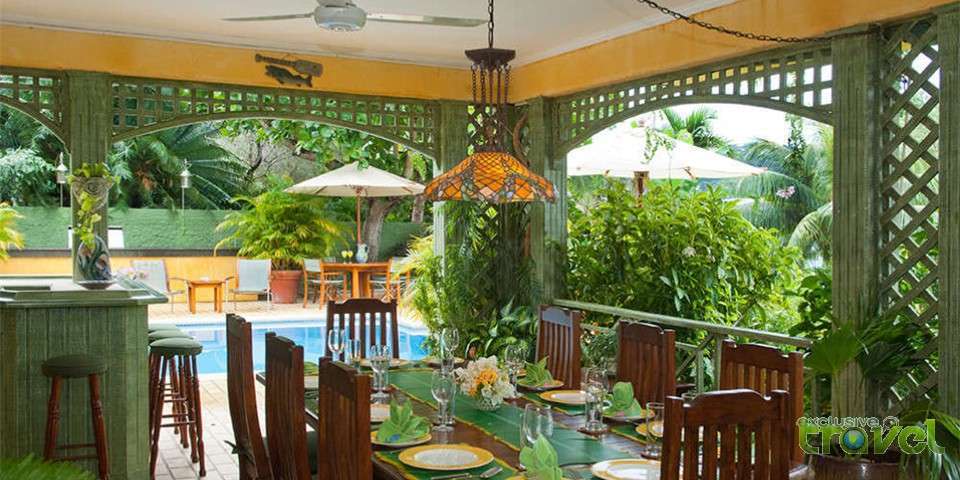 luxury villa dining on vacation Discovery Bay