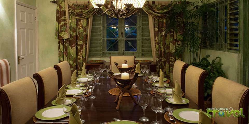luxury vacation villa dining room