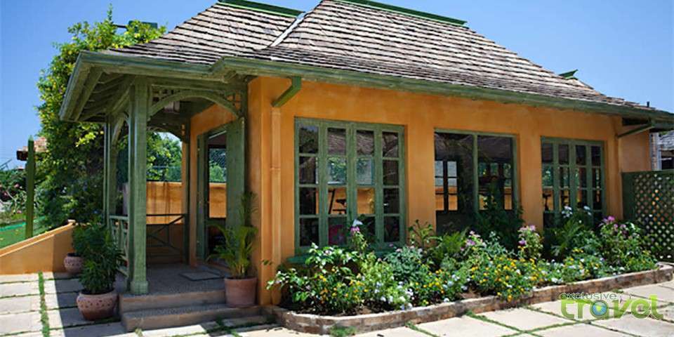 luxury vacation villa gym building