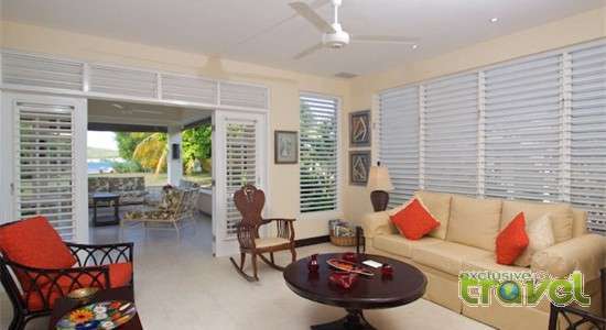 coral cove villa sitting room