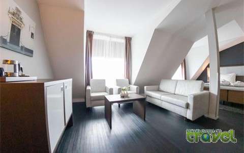 City Hotel bedroom 3