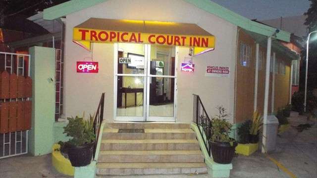 tropical court inn kingston entrance
