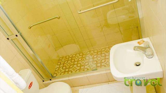 crescent court hotel  bathroom