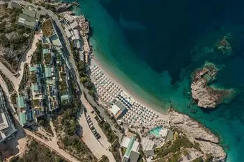 Folie Marine Beach Club in Albania