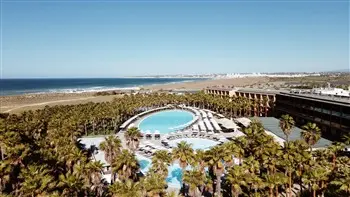 WineandBooks by the Sea Resort in Algarve