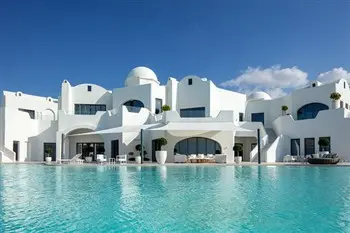 Anantara Retreat Santorini in Abu Dhabi
