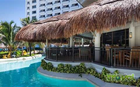 Marriot Resort poolside bar