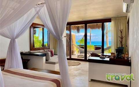 Beach Hotel room lounge