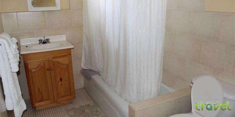 villa loyola bathroom