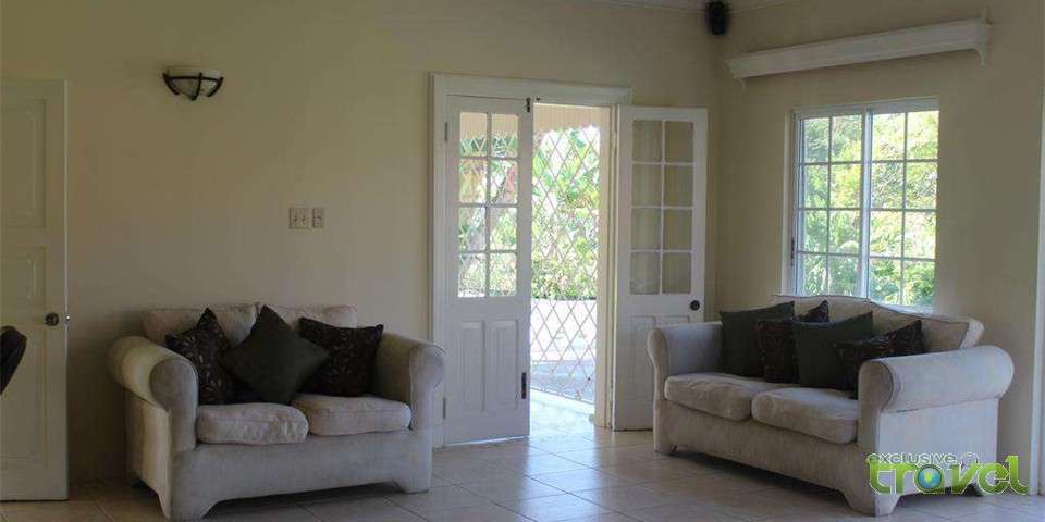 villa loyola lounge view