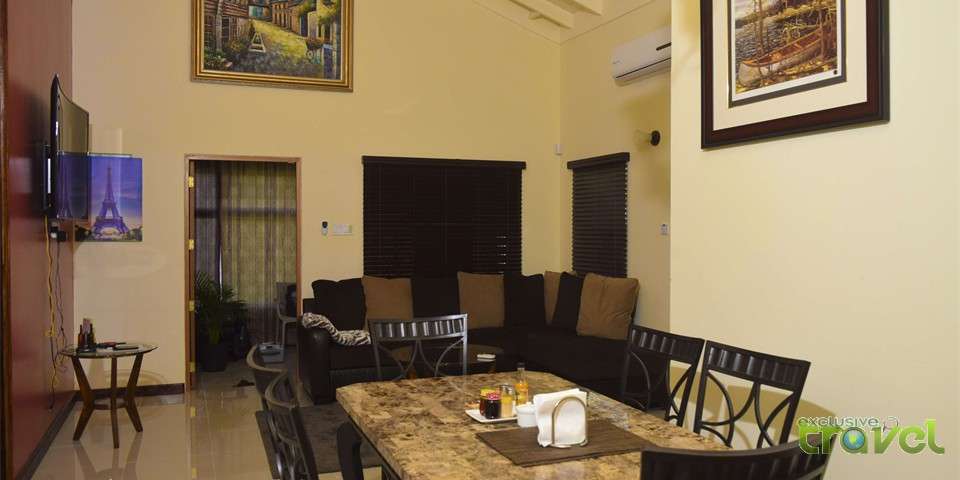 relax villa dining room
