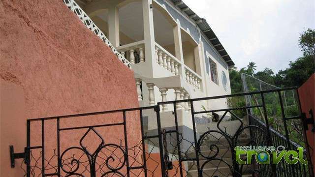 pineapple hill cottage entrance