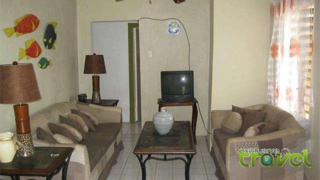 pineapple hill cottage lounge