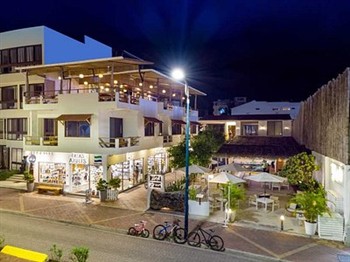 View of the Plaza Luna Suites in Santa Cruz
