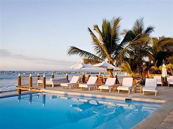 View of the Hotel Grandmare and Bungalows in Mancora