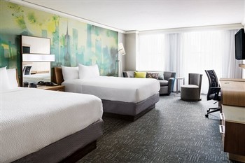 View of the Courtyard by Marriott in Chicago