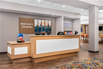 View of the Hampton Inn Loyola Station in Chicago