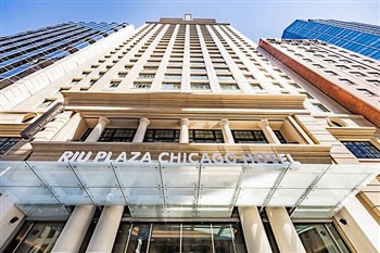View of the Hotel Riu Plaza in Chicago