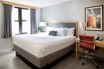 View of the Hotel Saint Clair in Chicago