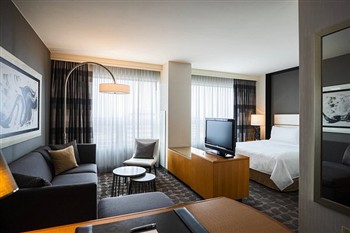 View of the Renaissance O Hare Suites in Chicago