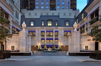 View of the Waldorf Astoria in Chicago