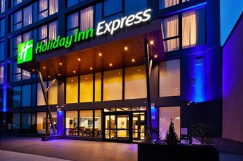 View of the Holiday Inn Express in Brooklyn