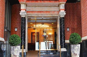 View of the Park House Hotel in Brooklyn
