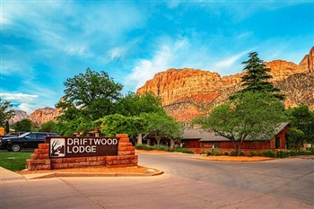 View of the Driftwood Lodge in Springdale