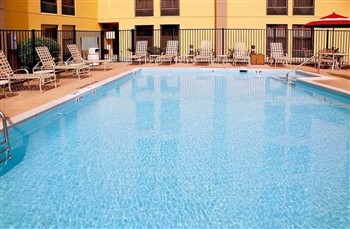 View of the Hampton Inn Alexandria in Virginia