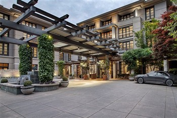 View of the Bellevue Club Hotel in Washington